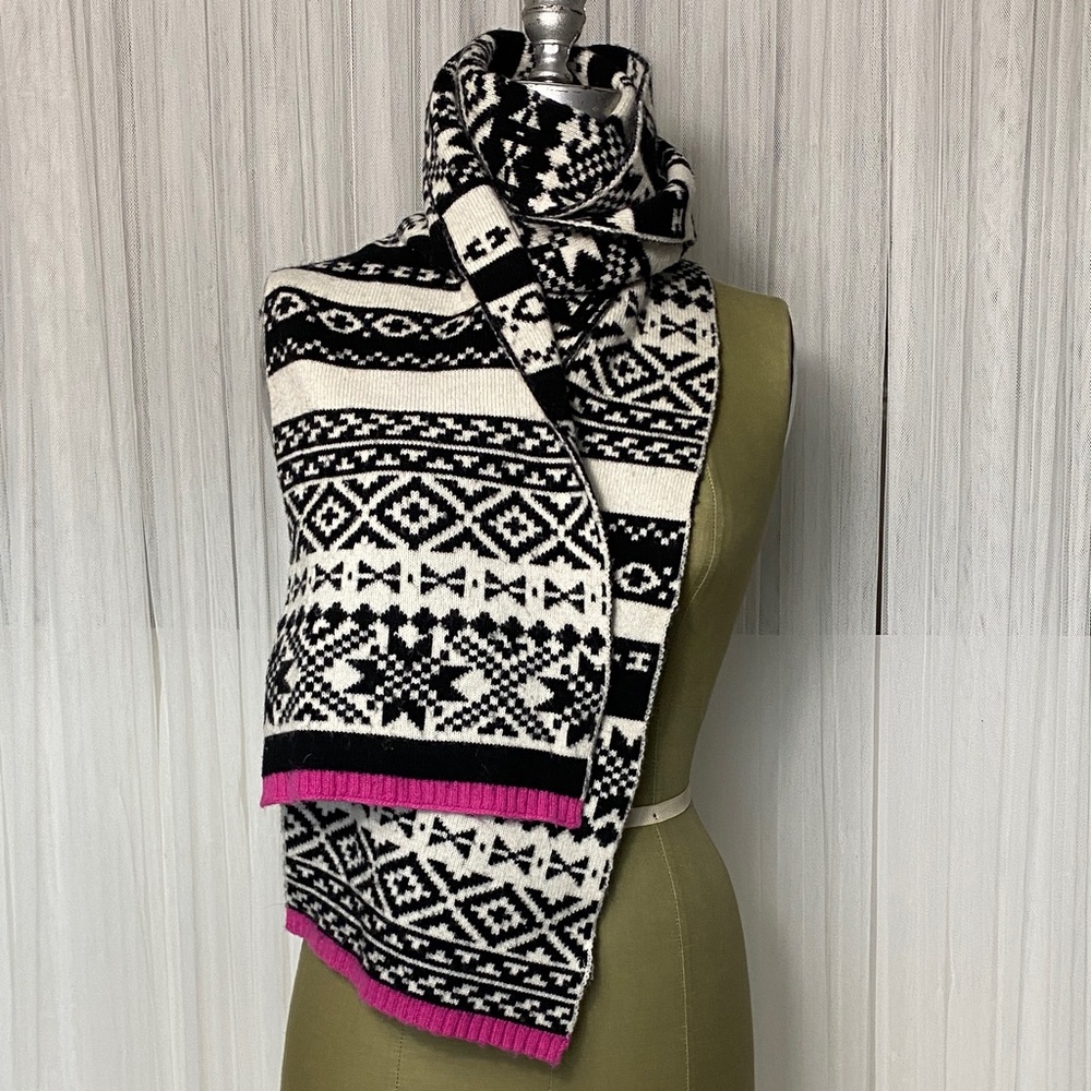 Gap Fairisle Black and Off White Patterned Scarf with Pink Trim